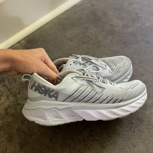 Hoka Ahari size 6